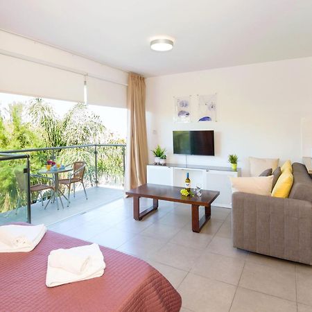 Lucile - Coralli Beachfront Apartment Paralimni Exterior foto