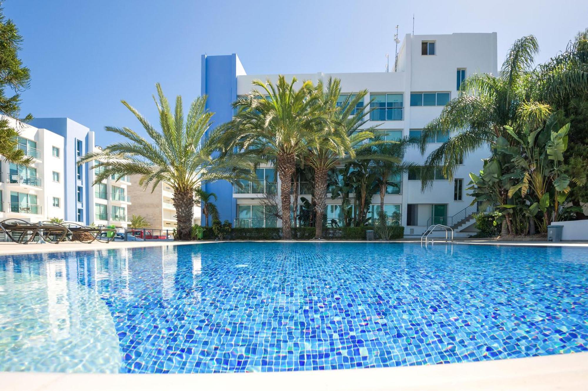 Lucile - Coralli Beachfront Apartment Paralimni Exterior foto